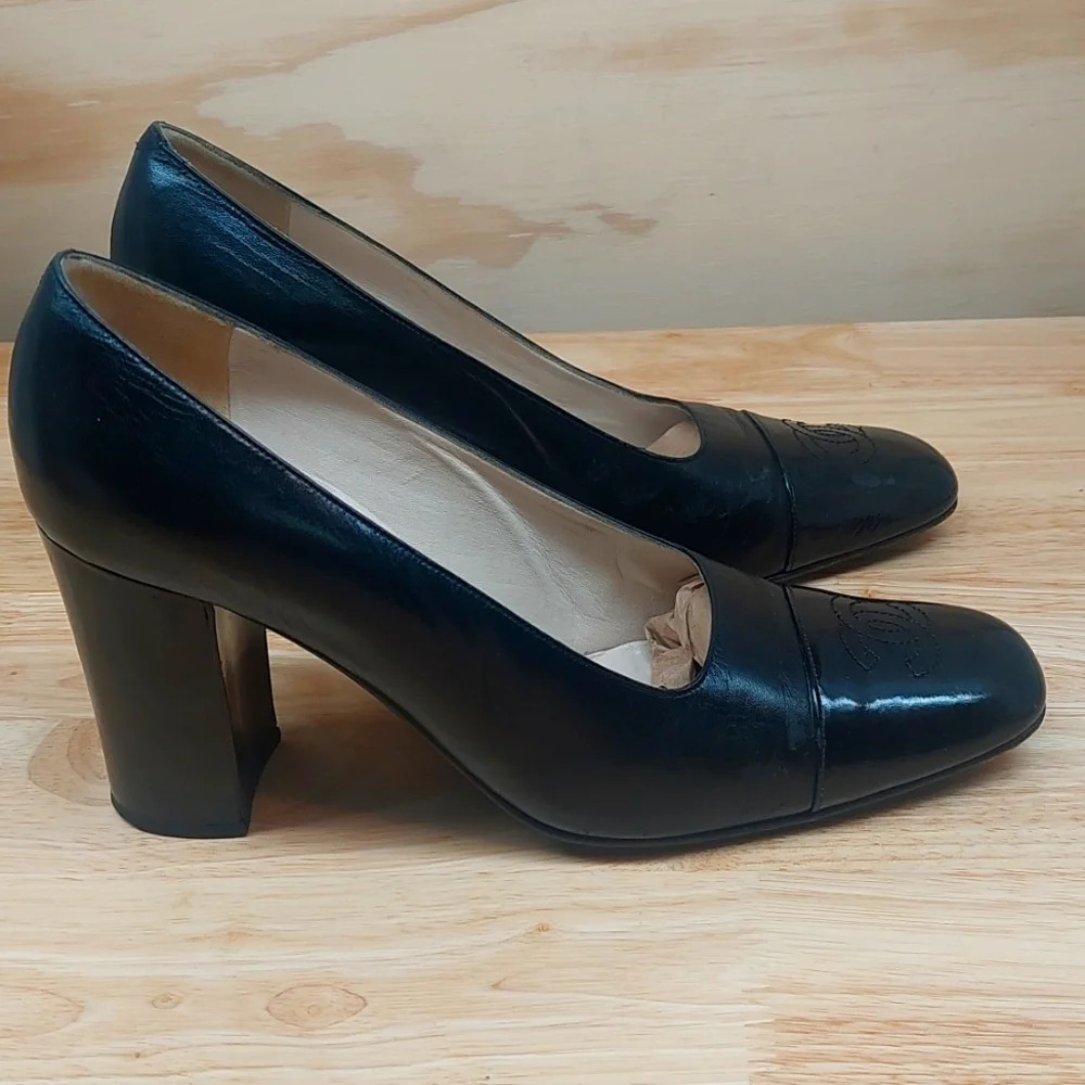 COCO CHANEL Black leather/patent Block heels CC logo EU 37 US 6.5-7 READ⬇️